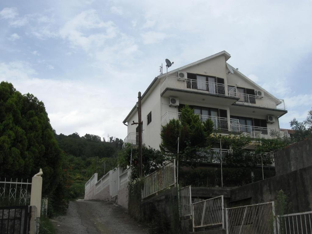 Madam Svetlana Acomodação com café da manhã Tivat Exterior foto
